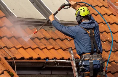 Démoussage et hydrofuge de toiture à Saint-Civran